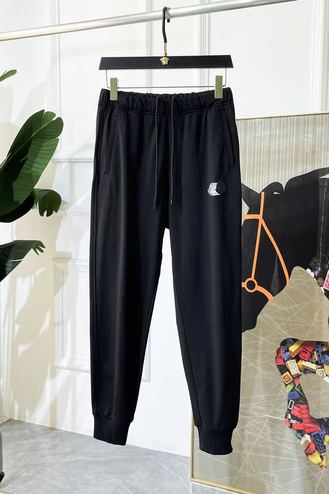 Moncler 2025 Autumn/Winter Casual Pants, a must-have versatile style this season