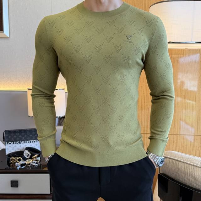 Valentino 2025 Autumn/Winter 2025 Collection - A top-selling knit sweater from t