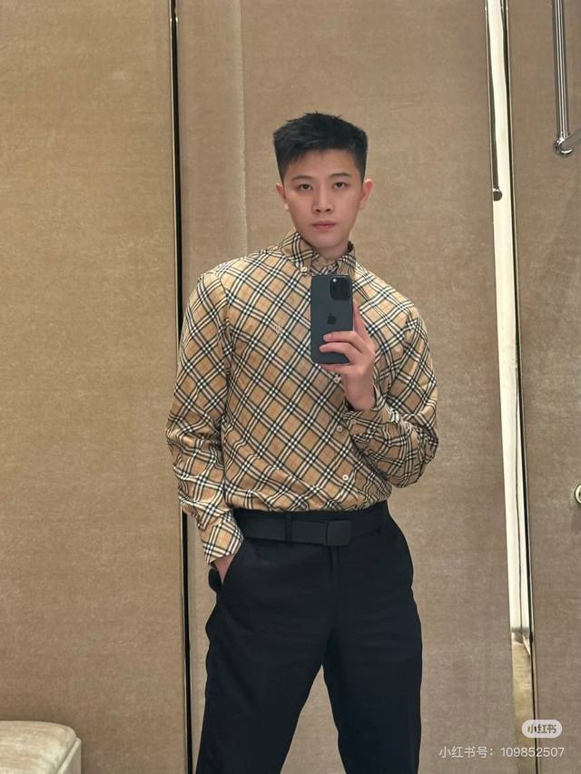 Burberry Exclusive New Fashionable Casual Checkered Long-Sleeve Shirt. Made with