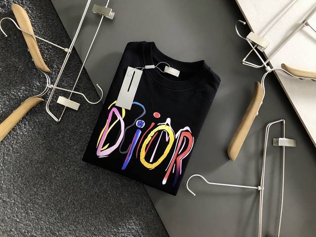 Dir* High-quality black and white crew neck sweatshirt with colorful letter prin