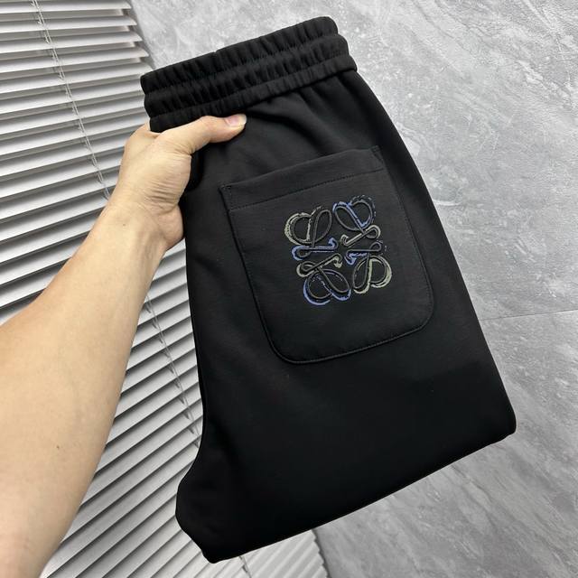 Loewe 2025 Autumn/Winter Casual Pants, a must-have versatile style this season.