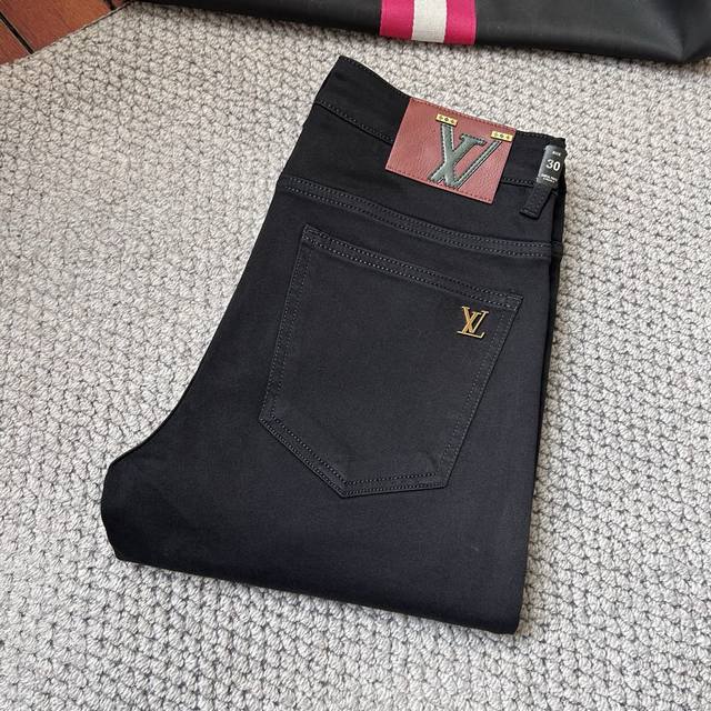 Louis Vuitton Fall/Winter Slim Fit Straight Leg Jeans! Featuring a heavy-duty ye