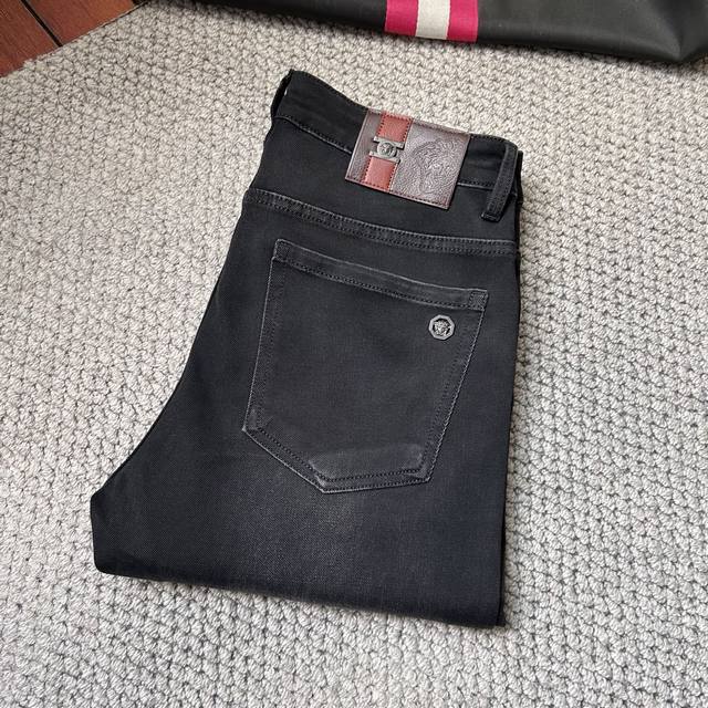 Vans Autumn/Winter Slim Fit Straight Leg Jeans! Heavy-duty yeast-washed finish,