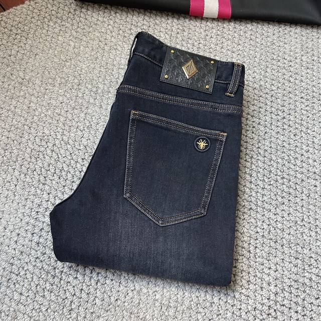 Dr's Autumn/Winter Slim Fit Straight Leg Jeans! Featuring a heavy-duty yeast-was