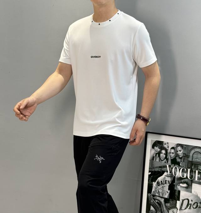 Givenchy 2025S Limited Edition. New Modal Versatile Item. With its simple yet so