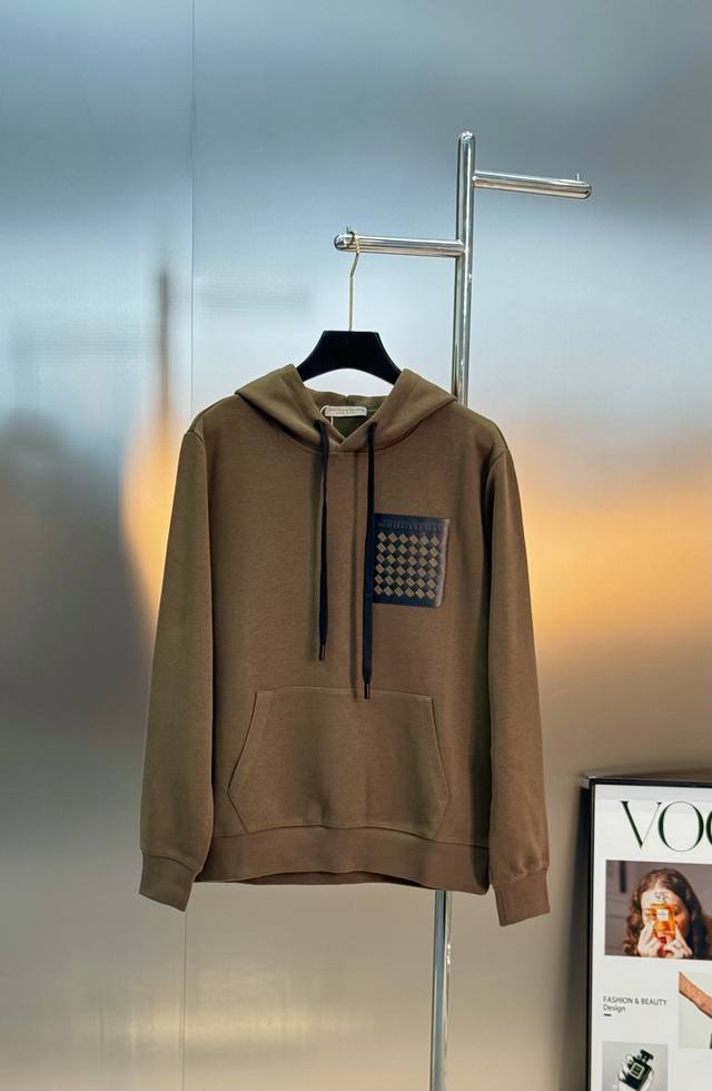 Bottega Venet New Trendy T-Shirt. Unisex, Size 25S! Features a chest pocket desi