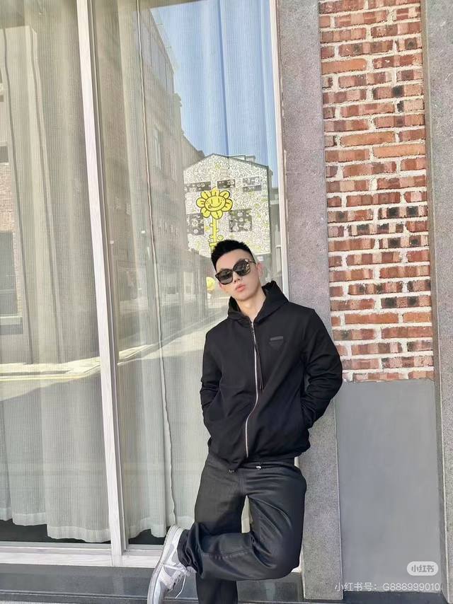 Prada New Reversible Hooded Jacket. 25Fw Classic Collection: A combination of mi