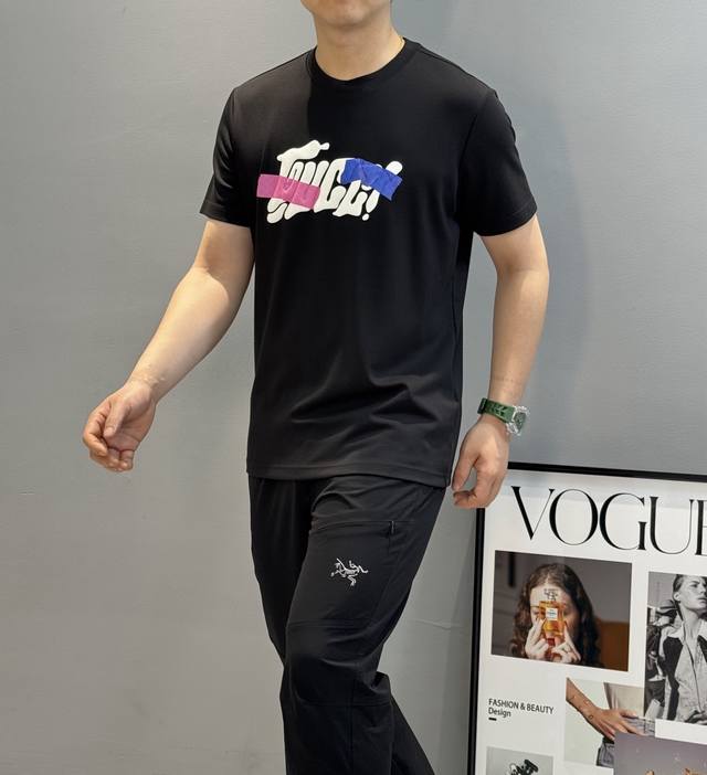 Gucc*Gu-Qi 25S New Modal T-Shirt. A very fun visual effect!!! The classic colorf