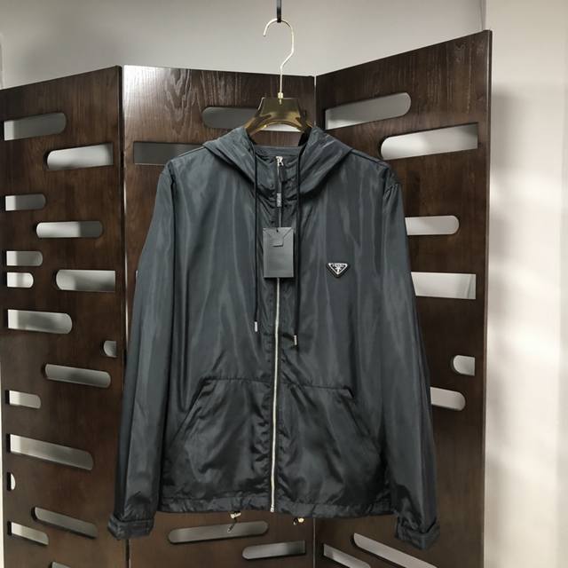 Qiu Prada Spring/Summer New Unisex Jacket, featuring the brand's latest design!