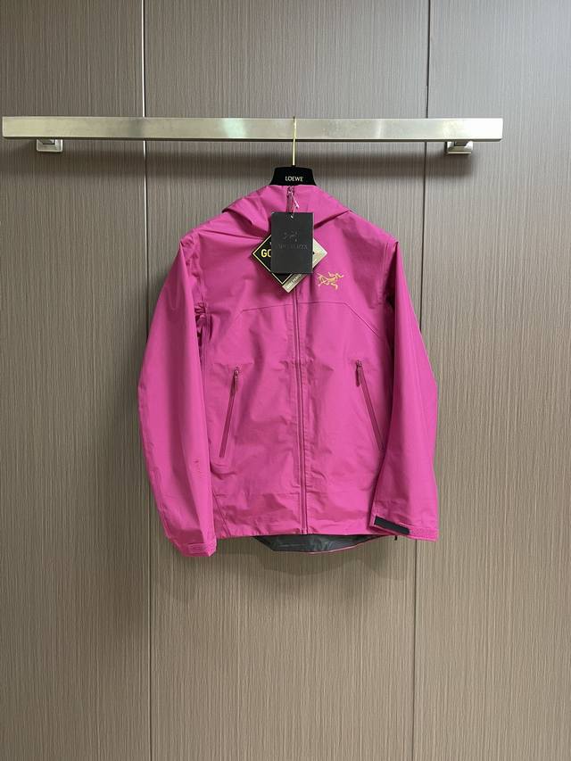 Qian Arcteryx Beta Lt Gore-Tex Unisex Hardshell Zipper Jacket. The Beta Lt Gore-