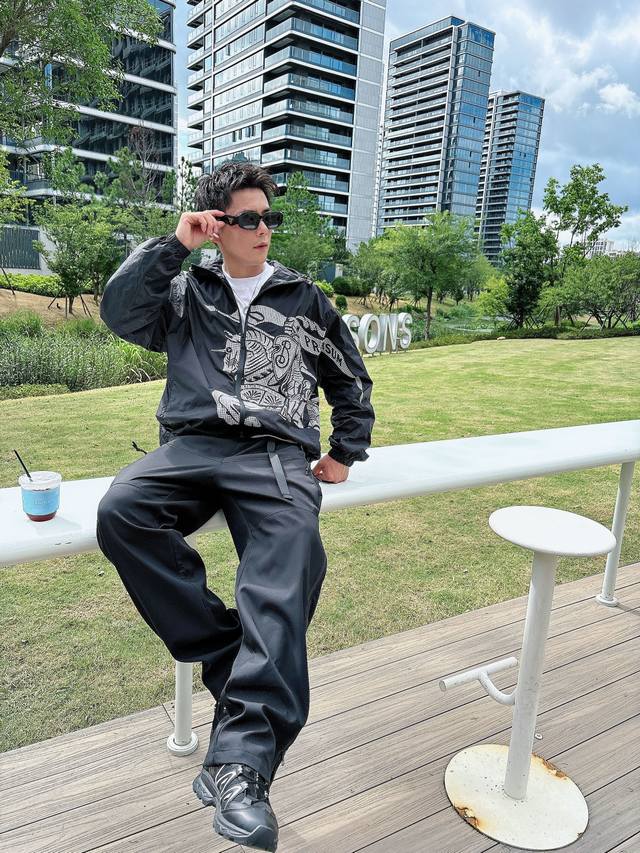 Model Image: Burber Equestrian Rider Logo Jacket. The fabric is made of high-qua