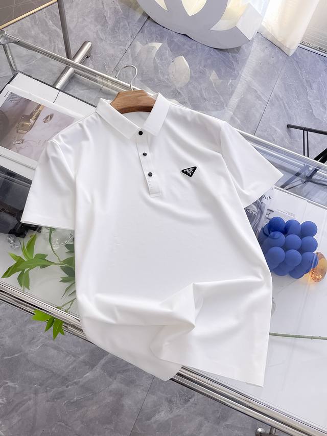 Prada's high-end business attire is a must-have for white-collar professionals!