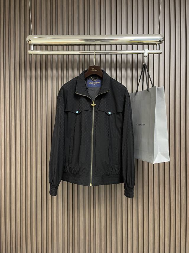 LV 2025Ss New Turquoise Quilted Oversized Jacket. The relaxed fit is comfortable