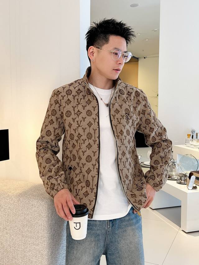 Louis Vuitton (LV) official website same style, complete with all three tags, ea