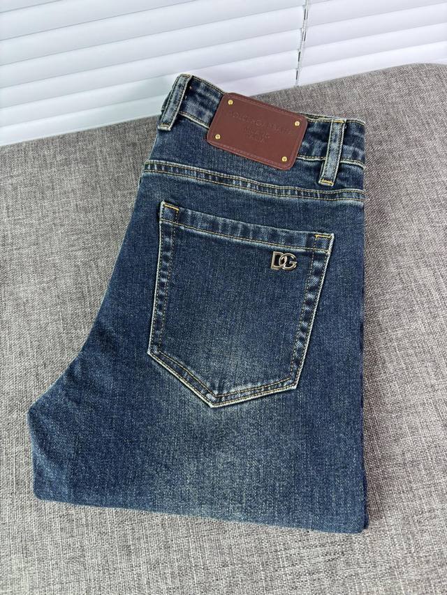 Tu A super stylish pair of jeans, made with custom-made original washed denim fa