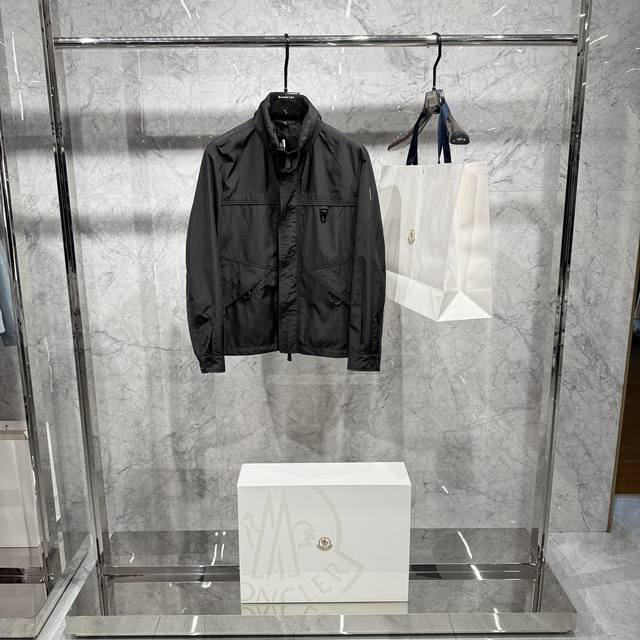 Moncler 2025 Autumn/Winter New Arrivals: Moncler hooded and stand-up collar ligh