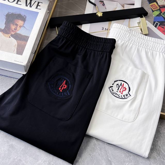 Moncler 2025 Spring/Summer Snake Year Bestselling Casual Pants, a must-have vers