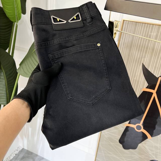 Fendi 2025 Spring/Summer Snake Year New Year Jeans. 1:1 replica of the original,