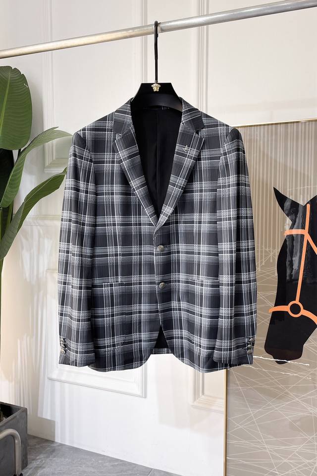 Lv 2025Ss Early Spring Hot Item: Casual Lightweight Blazer. The most fashionable