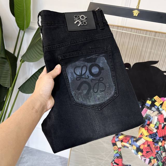 Luo Yiwei 2025 Spring/Summer Snake Year New Year Jeans. 1:1 replica of the origi