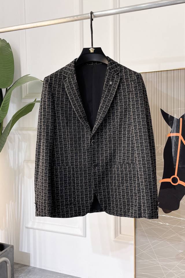 Dior SS Dragon Year Early Spring Hot Selling Casual Lightweight Blazer. The most