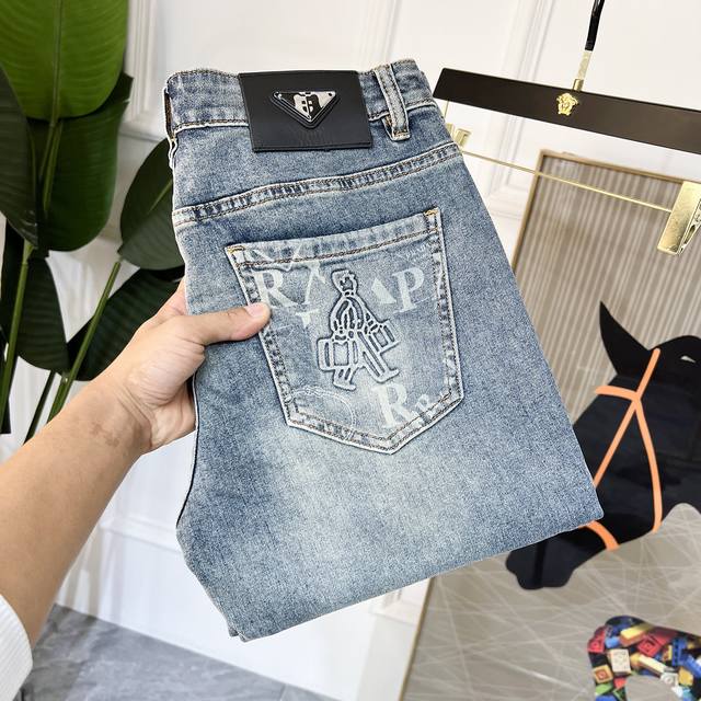 Prada 2025 Spring/Summer Year of the Snake Wide-Leg Jeans. 1:1 replica of the or