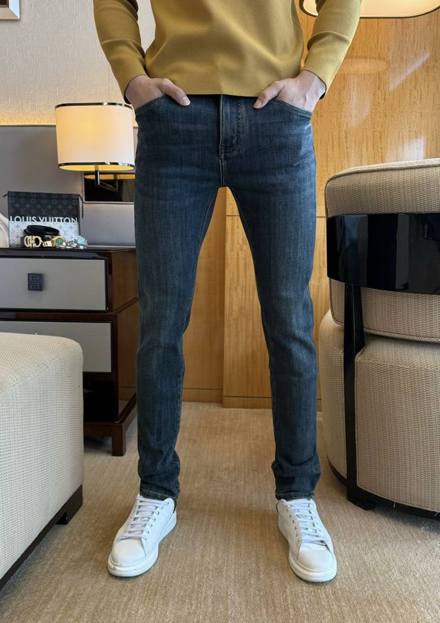 Special offer on jeans for ?31-38! First come, first served. No returns or excha