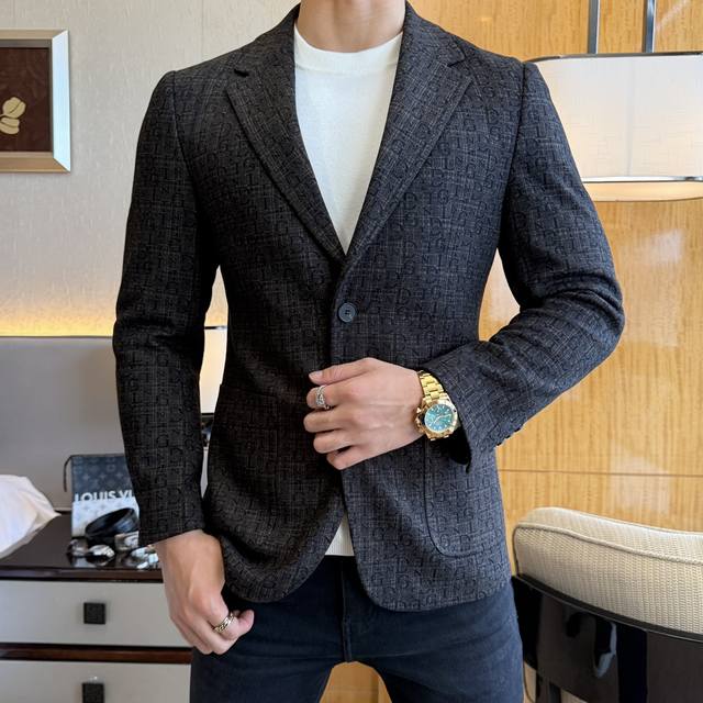 Givenchy Autumn Collection: A wildly popular casual blazer. The most fashionable