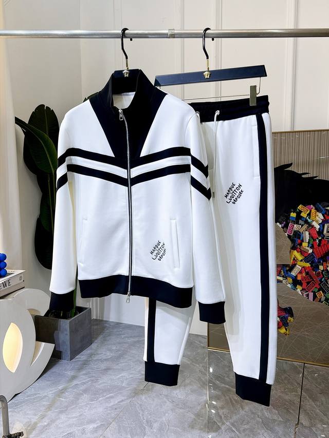 Lv Ss New Autumn Casual Jacket Set! A celebrity favorite, this fashionable casua