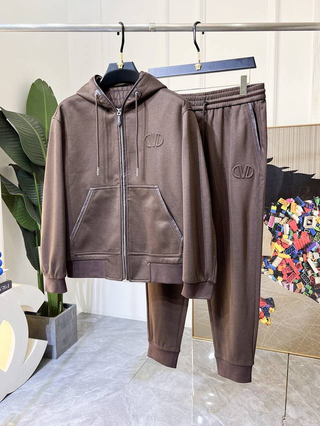 V-brand Autumn New Arrival Casual Jacket Set! A celebrity favorite, this fashion