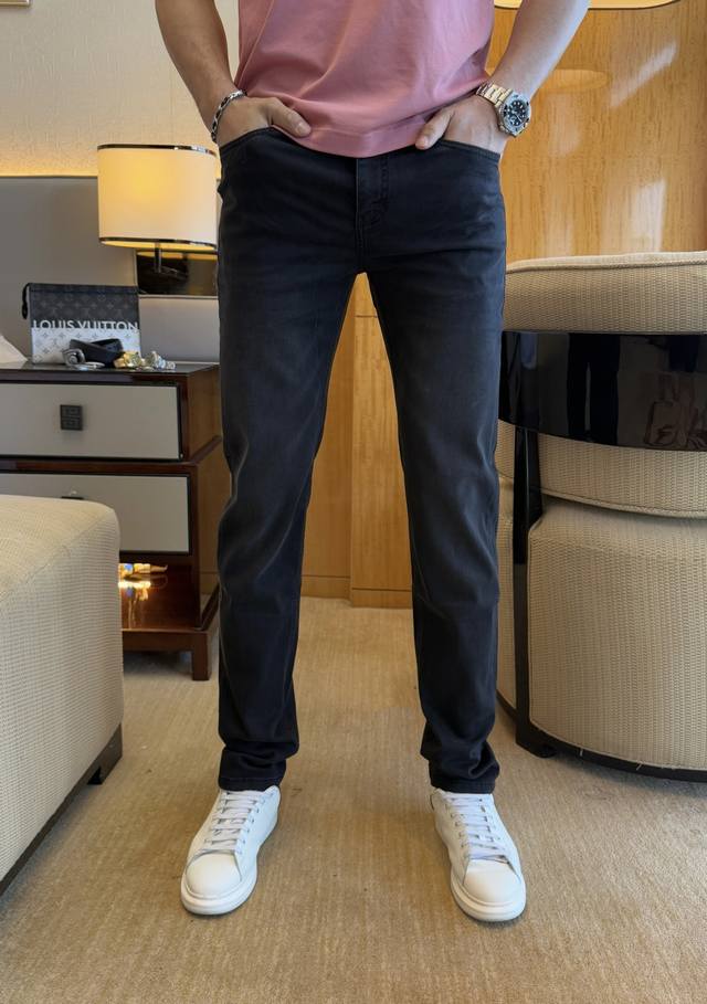 MiuMiu - 2025 Spring/Summer Snake Year New Year Jeans. 1:1 replica of the origin