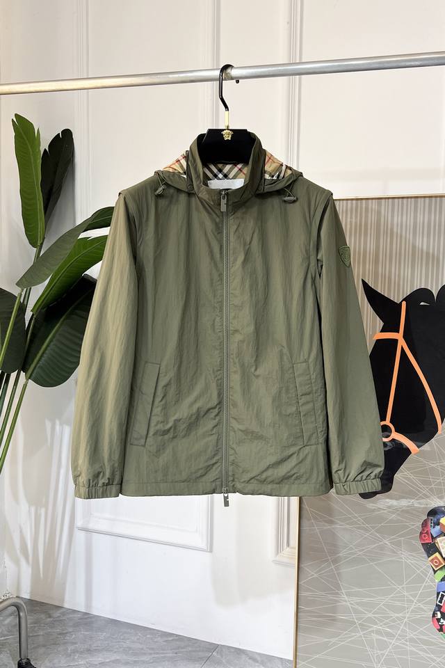 Burberry 2025 Spring/Summer Year of the Snake Two-Piece Jacket Set, detachable s