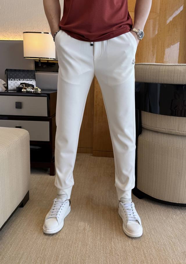 Moncler 2025 Spring/Summer Snake Year Bestselling Casual Pants, a must-have vers