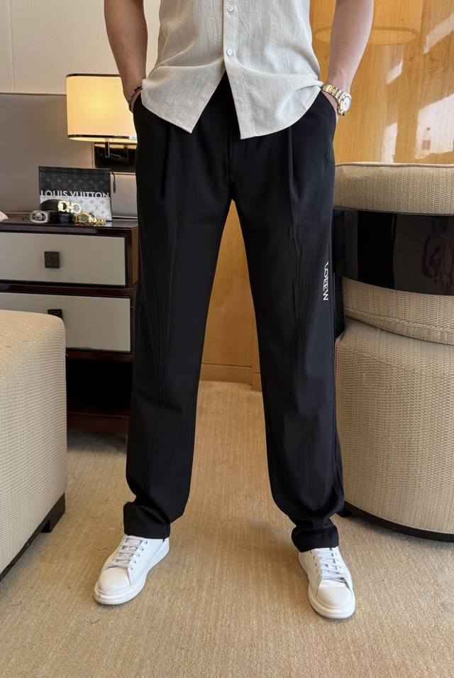 Luo Yiwei 2025 Spring/Summer Snake Year Popular Wide-Leg Casual Pants, a must-ha