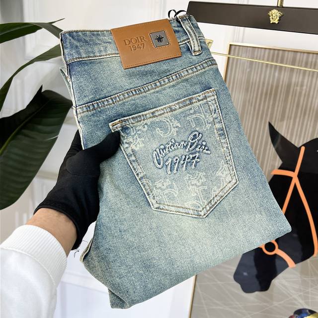 Dior 2025 Spring/Summer Year of the Snake New Year Jeans. 1:1 replica of the ori
