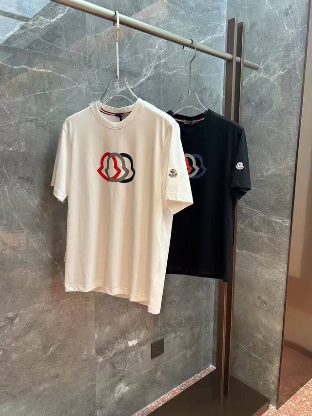 Real shot of Moncl*R 2025 Spring/Summer Men's Short-Sleeve T-Shirt. Made from pr