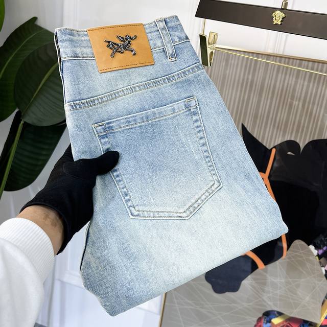 Arc'teryx 2025 Spring/Summer Year of the Snake New Year Jeans. 1:1 replica of th