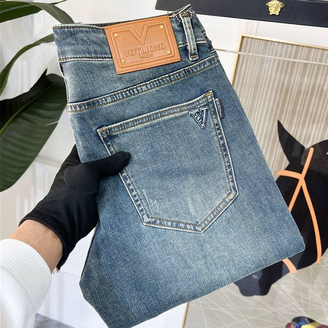 Valentino 2025 Spring/Summer Snake Year New Year Jeans. 1:1 replica of the origi