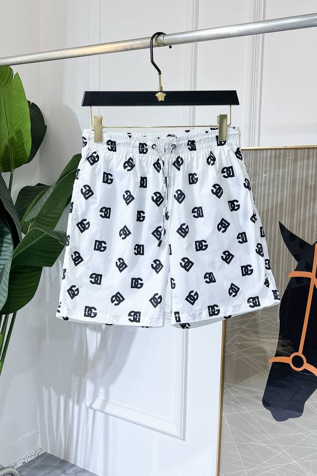 Dolcegabbana 2025Ss Summer New Fashion Beach Shorts, featuring a classic illustr