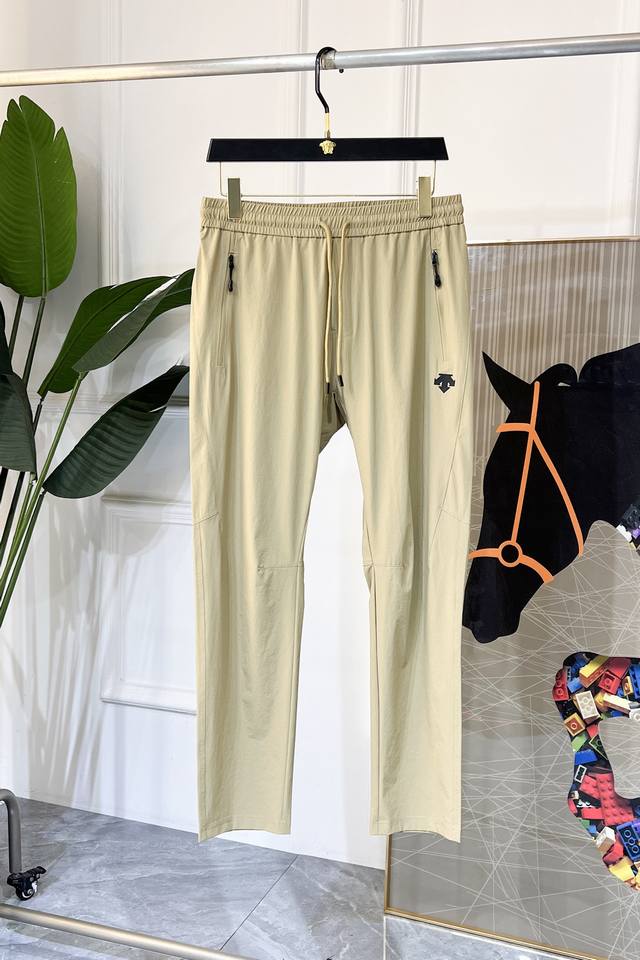 Descente 2025 Spring/Summer Snake Year Bestselling Casual Pants, a must-have ver