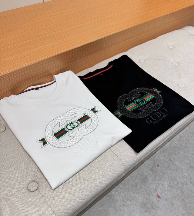 Guc*I Gucci 2025 Spring/Summer New Men's Casual Short-Sleeve T-Shirt. An urban c