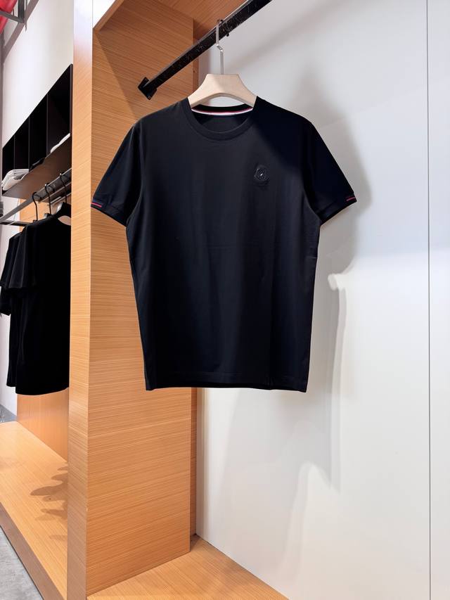 Monc*Er 2025 Spring/Summer New Men's Short-Sleeve T-Shirt. An urban casual style