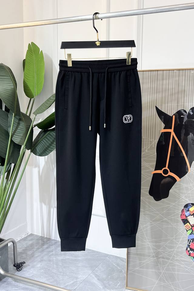 Valentino 2025 Spring/Summer Snake Year Bestselling Casual Pants, a must-have ve