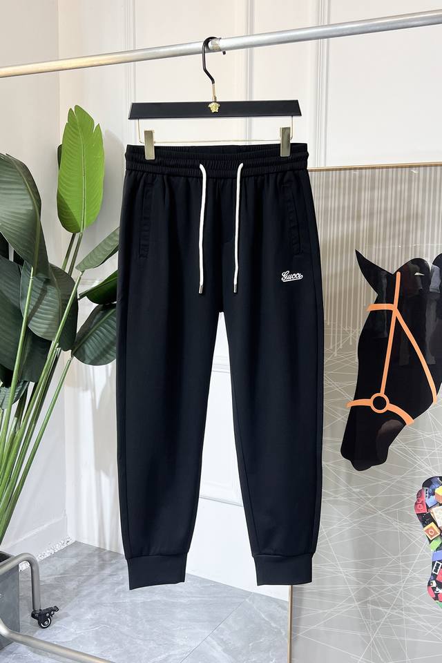 Gucci 2025 Spring/Summer Snake Year Bestselling Casual Pants, a must-have versat