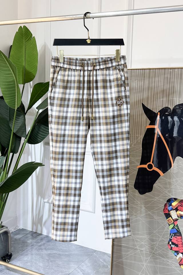 Fendi 2025 Spring/Summer Snake Year Bestselling Casual Pants, a must-have versat