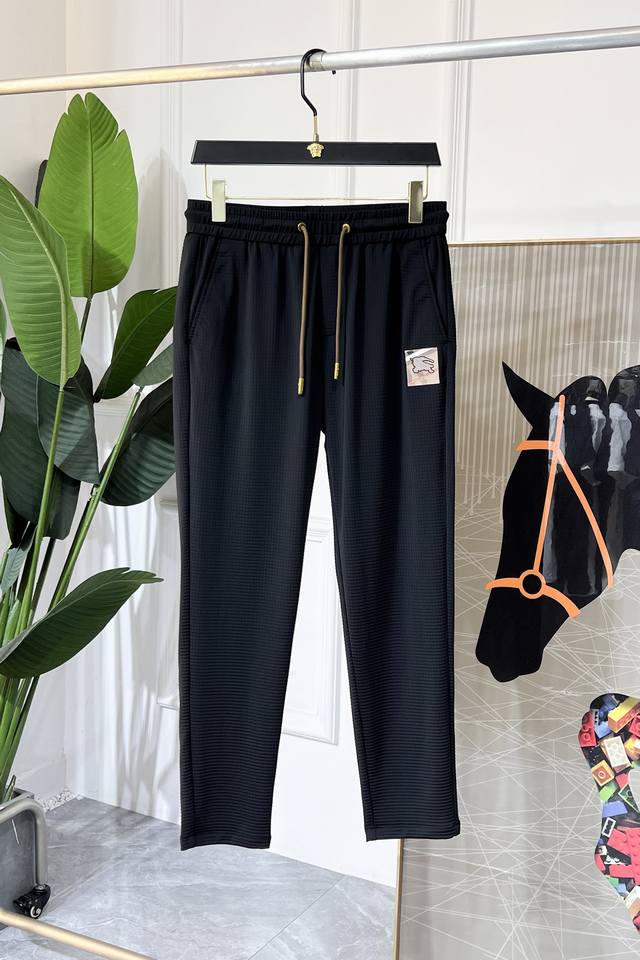 Burberry 2025 Spring/Summer Snake Collection - Popular Casual Pants, a must-have