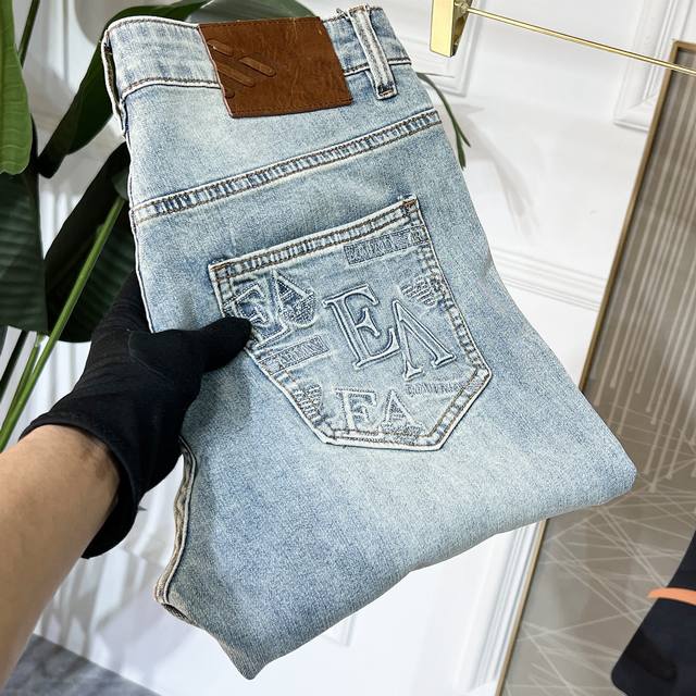Armani 2025 Spring/Summer Snake Jeans. 1:1 replica of the original, a perfect ev