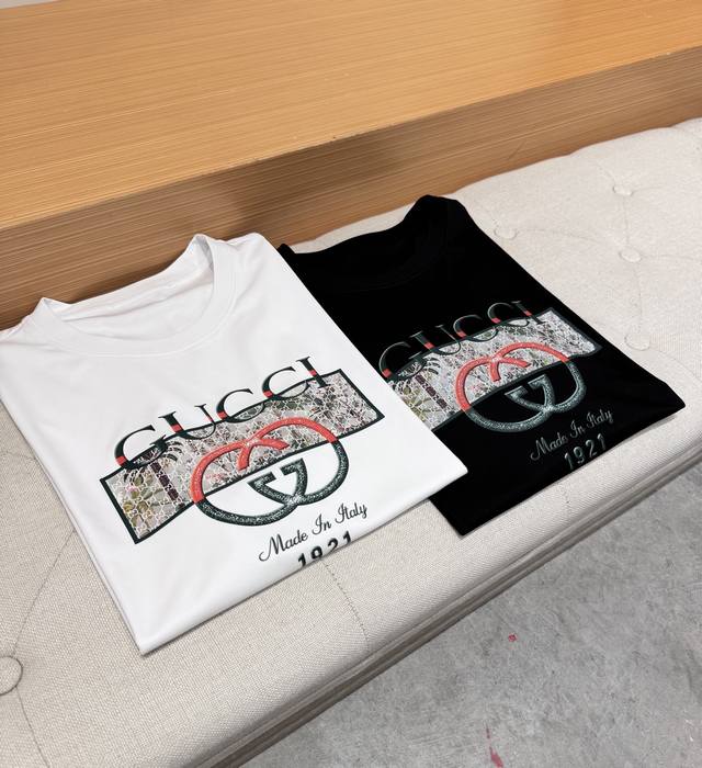 Gucci 2025 New Crew Neck Short Sleeve T-Shirt, High-End Version! Custom-made fab