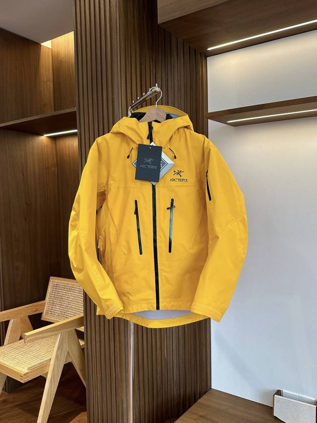 Arc'teryx Alpha SV 7 3-in-1 Hardshell Down Jacket/Outerwear Set. This two-piece