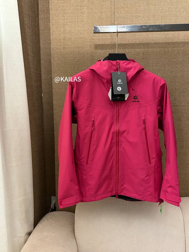 Kallas Down 3-in-1 Rain Jacket in Cobalt Pink with Details Ddd